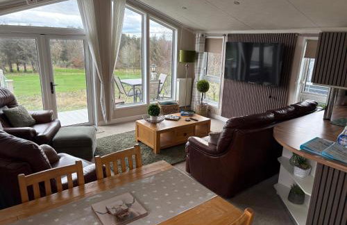 Hot Tub Lodge with Panoramic Views & Free Golf - Foto 3