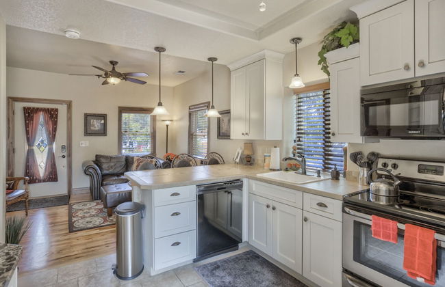 2brdowntown Occmountain Views & Grill - Photo 7