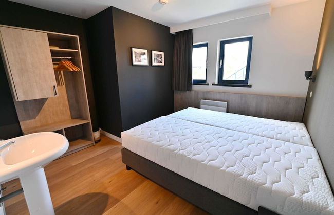 Modern Apartment in Belgium With Bubble Bath - Photo 4