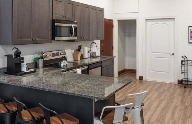 Sosuite 3BR Apt w Balcony, W/d, Gym, On-site Bar - Foto 11