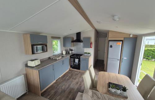 Trecco Bay - Sleeps 6 - Pet Friendly - Parking - Photo 3