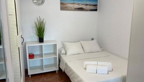 La Manga km 0, pisos estudios - planta baja - 100m de la playa - studio flats - ground floor - 100m from the beach, cada con bicis & tabla SUP, piscina & pádel & tenis & más - each with bikes & SUP board, pool & paddle & tennis & more - Foto 2