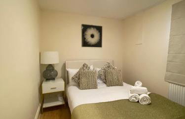 Riverside 2 Bedroom Apartment - Central Location - Foto 1