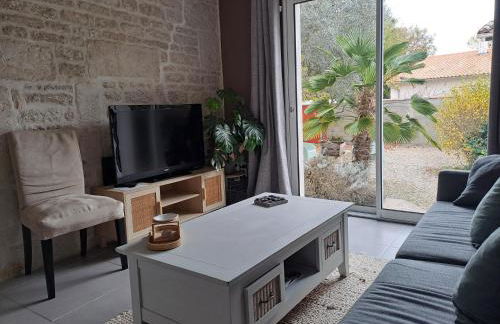 Jolie maison de ville avec un extérieur au calme - Les Dragons de la Chamoiserie NIORT - Foto 9