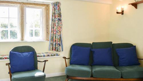 April Cottage - Photo 4