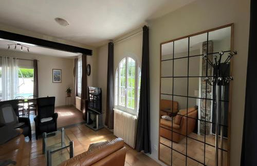 Villa in St Denis with Pool & Pyrenees View - Foto 7