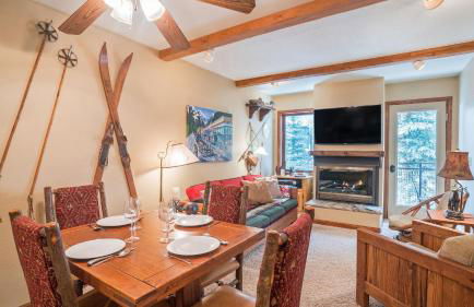 Ghostriders 5 by AvantStay 2 Bedroom Condo Near Main Street Hiking Skiing STR permit 3571 - Foto 1