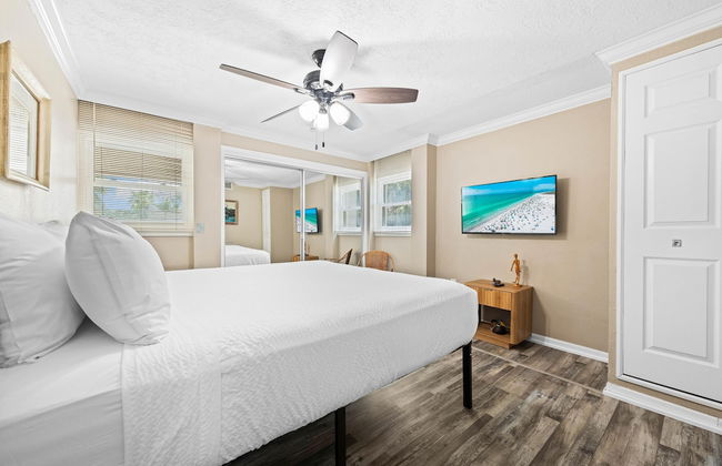 Direct Beachfront Delight by Beachside Management - Photo 7