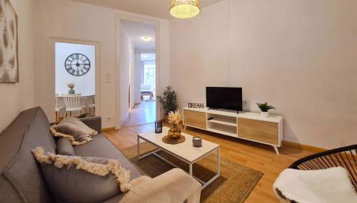 21ARA1085- Fabulous 4BR apartment in Ciutat Vella - Photo 4