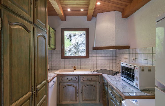 Chalet in Lovely, Rich Forest Setting With a Beautiful View - Photo 22