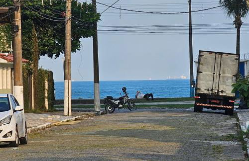 Casa Maravilhosa, Pé na Areia com Piscina, Área Gourmet com Churrasqueira em Deck Coberto Frente a Piscina, Mesa de Bilhar, 4 Quartos Confortáveis, Sendo 2 Suítes, Cozinha Americana e Sala de Jantar, Ampla Garagem para 6 Carros - Mercado na rua da Casa - Photo 43