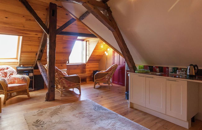 Elegant House With Heated Pool and Sauna - Photo 15