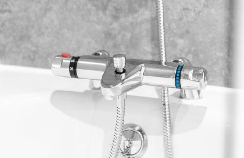 Modern Two Bed Apartment - Balcony & Parking - Netflix 8MC - Foto 30