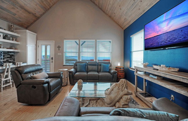 Waterfront, Shared Boat Dock & Pool w/ Views Ariels Grotto by Avantstay - Foto 8