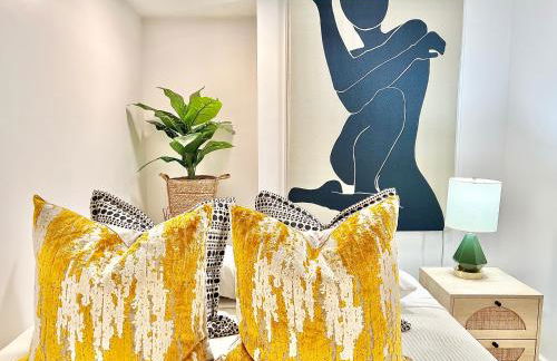 Luxury 4 bedroom 2 bath Lake Views - Photo 16