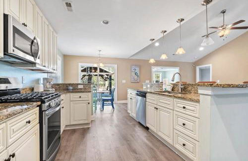 Coastal Pet Friendly Getaway in Murrels Inlet! Perfect for 8 Guests! - Foto 20