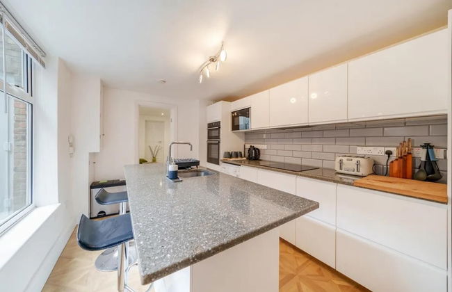 Charming Spacious 2-bed Apartment in London - Foto 9