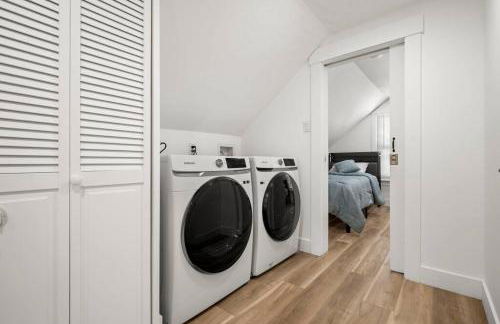 NYC Access 4BR Duplex Sleeps 10, Free Parking - Foto 55