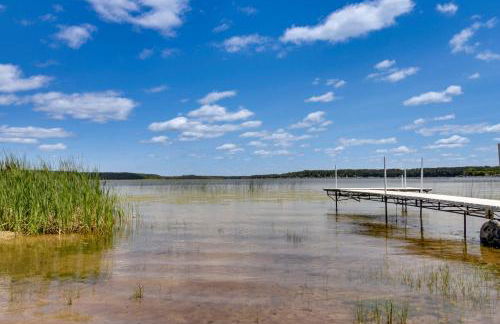 Lakefront Motley Cabin with Private Deck and Dock! - Foto 25