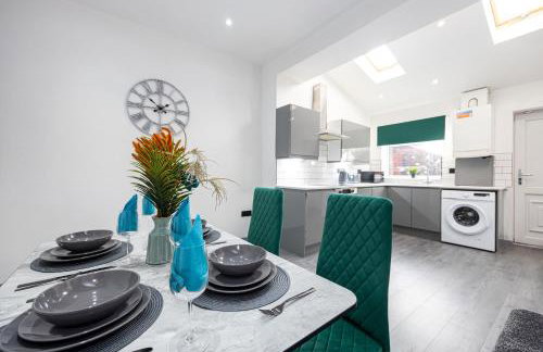 Bolton 2BR Cinema House, Free Parking, Fast WiFi, Comfortable Stay - Foto 22