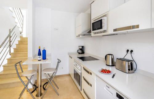 Modern 2BR Sea View Retreat in Tauro Walk to Beach & Golf - Foto 8