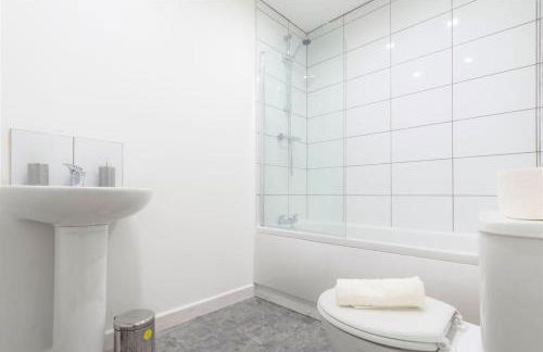 Riverside Rendezvous 1 bedroom Near Airport and City Centre SF - Foto 18