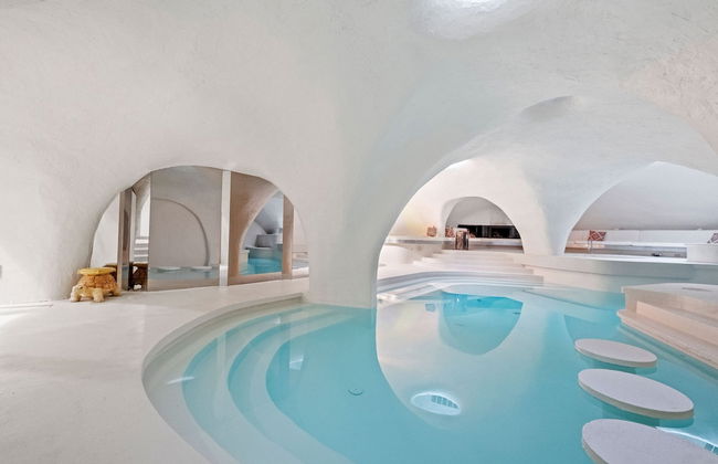 Massive Home w Sauna Pools Hot Tub Fireplaces - Photo 3