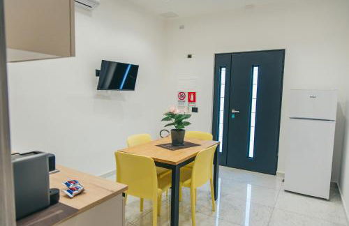 Chloe Rooms - Photo 7