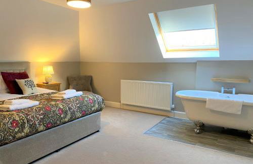 Rose Cottage with Hot Tub - Photo 13