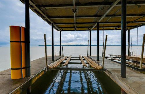 Waterfront Bliss Wheeler Lake Retreat with Dock! - Foto 26