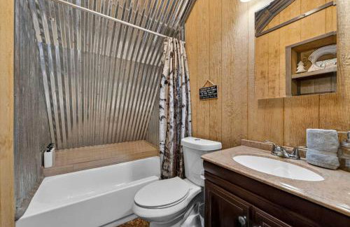 Rustic Barn Retreat w Hot Tub Game Room & FirePit - Photo 55
