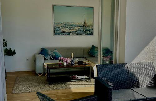 Lumière Parisienne Spacious 2BR Apartment with Terrace Free Parking Near Metro Line 13 - Foto 2