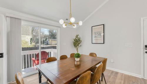 Renovated bungalow in DT Raleigh w firepit & king bed - Foto 4