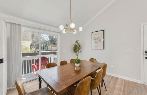 Renovated bungalow in DT Raleigh w firepit & king bed - Foto 4