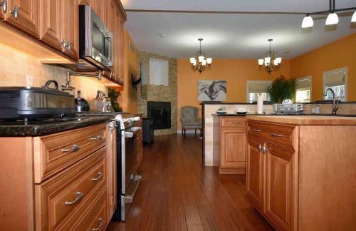 9 Bedroom Saratoga Retreat, In-Ground Heated Pool, HotTub, Firepit, Gourmet Kitchen, Private Office - Foto 45