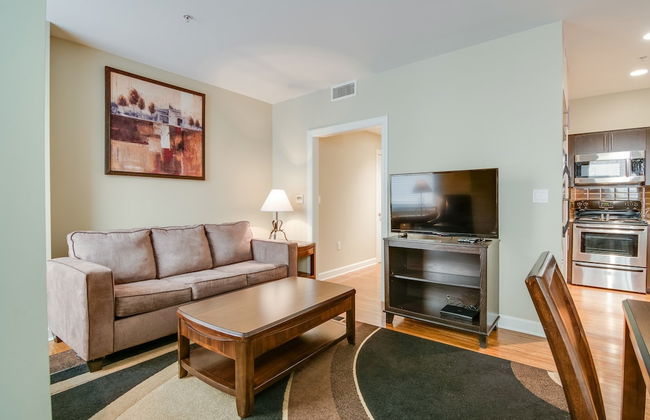 Bluebird Suites near AutoZone Park - Foto 28