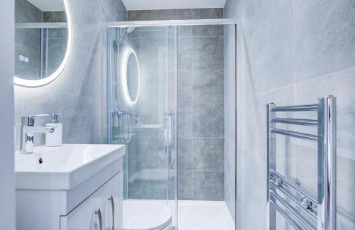 Hybrid Resi - Uxbridge, On-site car or van parking, near London Heathrow Airport - Photo 68