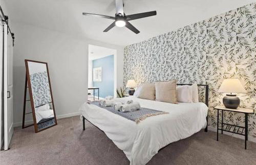 Newly Renovated! Beautiful home with game room. - Foto 23