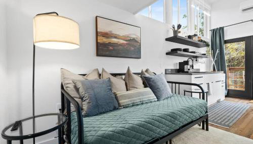 Spacious and Bright with Deck Walkable to 6th St - Foto 2