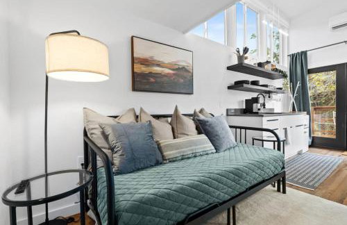 Spacious and Bright with Deck Walkable to 6th St - Foto 2