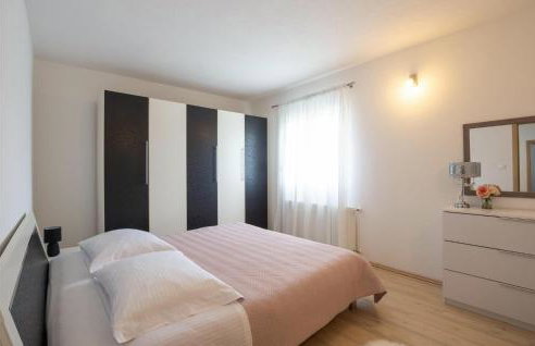 Awesome Home In Tugare With Kitchen - Foto 31