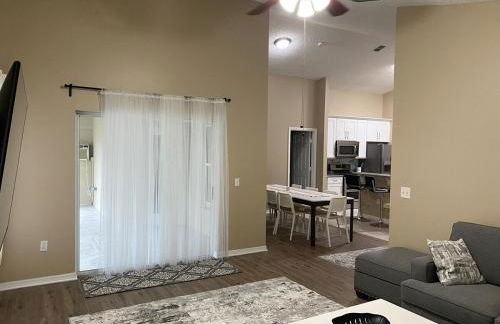 Lakefront Villa with private heated pool - Foto 6