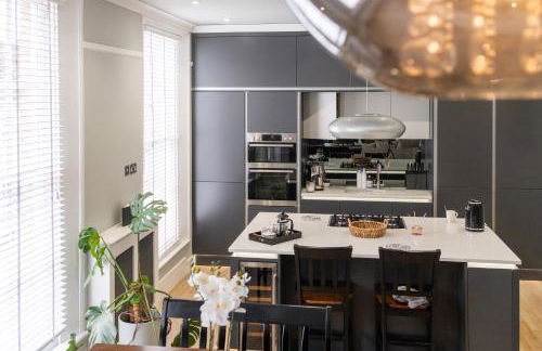 Stylish Central Apartment with Parking & Lift - Foto 24