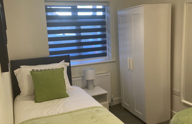 Gladstone Apartments by Bluebell Rooms - Photo 9