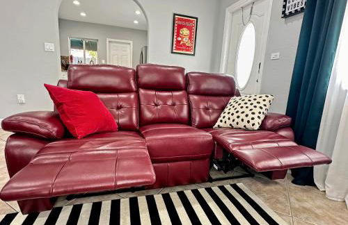 Vacay Spot Happy Escape 15 Min Beach Massage Shower Prime LOC! 6 blocks away from Bars, Nite Clubs, Res, Shops - Photo 25