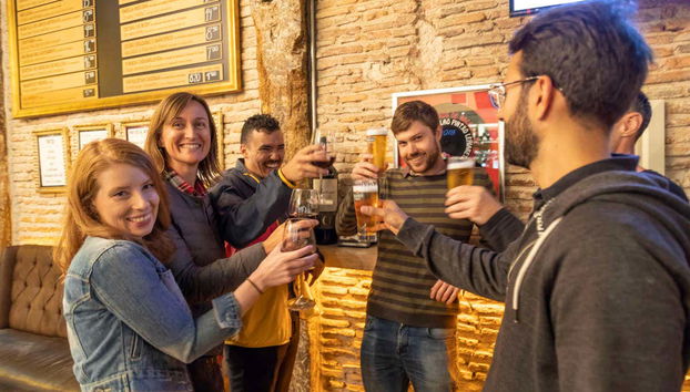 Brindando durante el tour