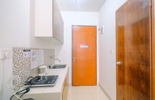 Compact and Relaxing Studio at Dave Apartment - Photo 11