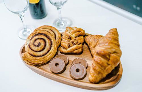 The Lyme Lounge - Contemporary & Stylish 3BR Home - Sleeps 7 with Parking & Wi-Fi - Perfect For Business or Work Stays - By Parydise Properties - Foto 29