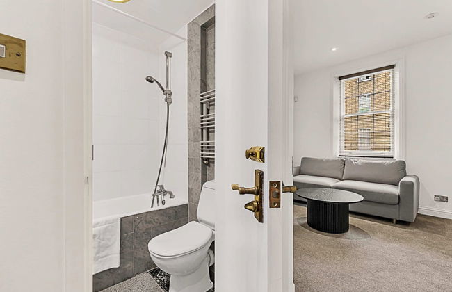A One-bedroom Apartment Situated In Central London - Foto 17