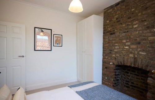 Behind the Blue Wall - Foto 20